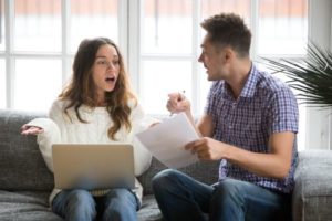 How to Track Your Monthly Expenses and Avoid Financial Problems